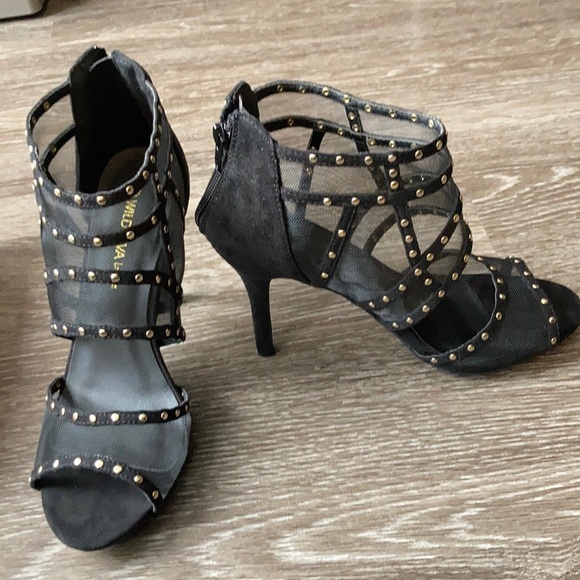 Black heels - Picture 4 of 6